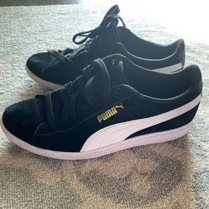 Black suede Puma sneakers size 38